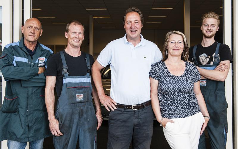 Het team van Bosch Car Service Van Voorthuijzen in Leiderdorp